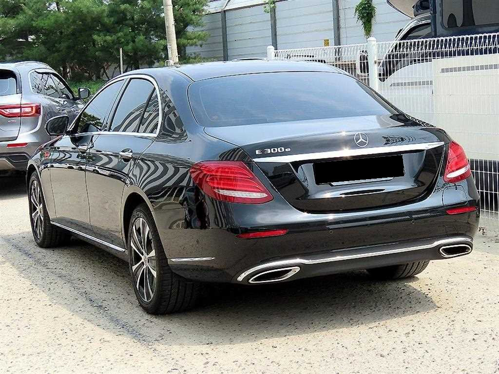 Mercedes-Benz E-Class — photo 03