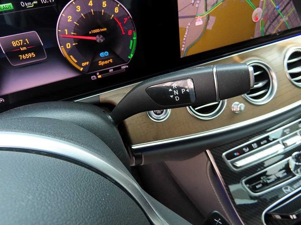 Mercedes-Benz E-Class — photo 11