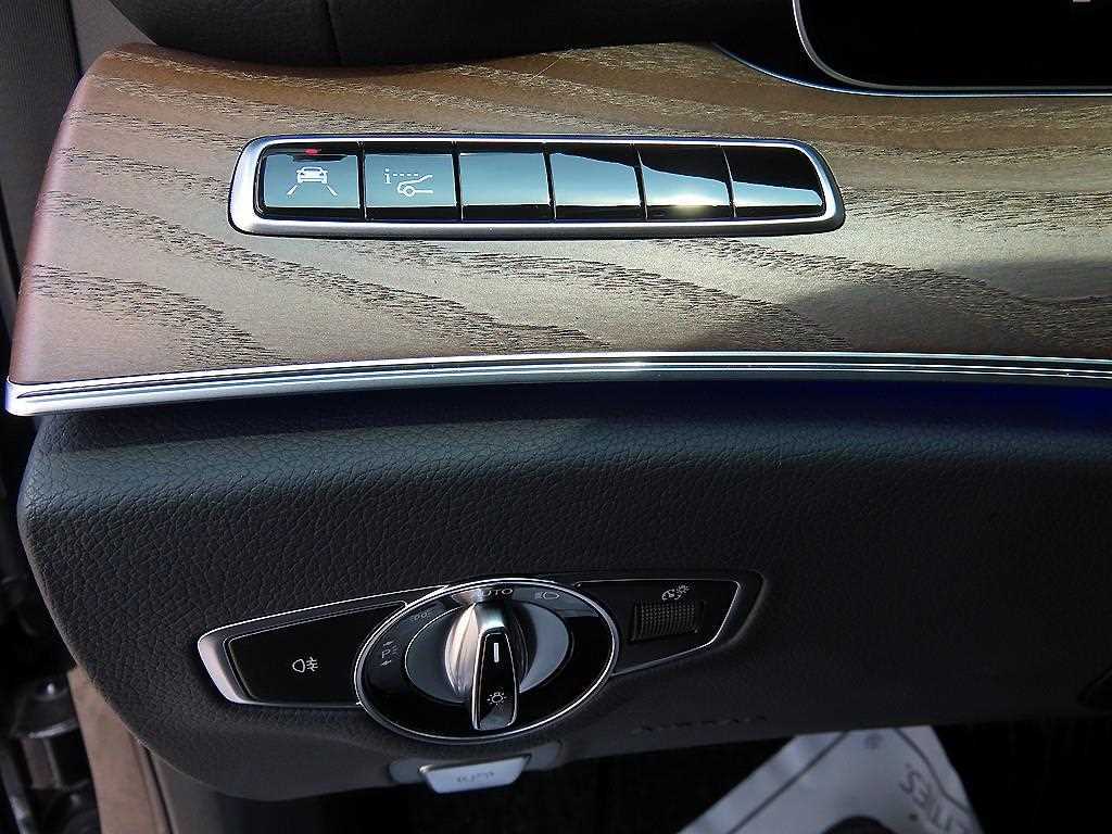 Mercedes-Benz E-Class — photo 13