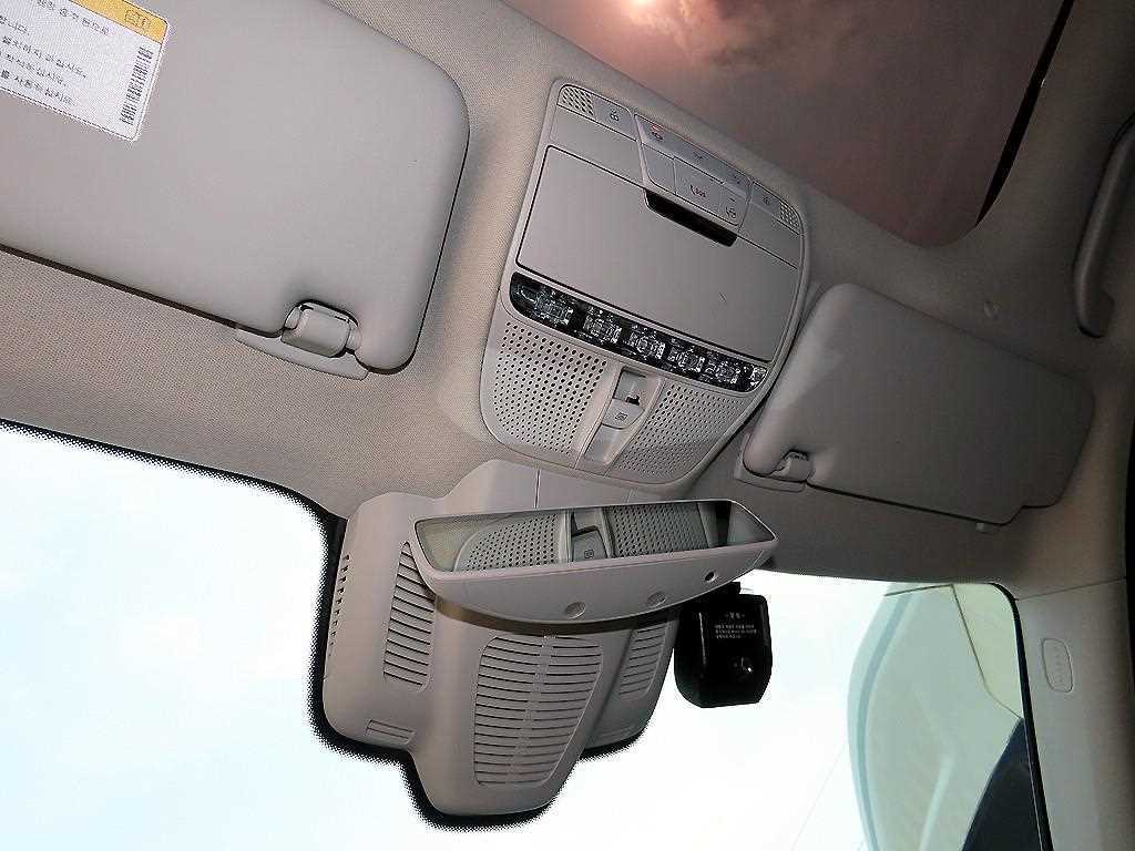 Mercedes-Benz E-Class — photo 15