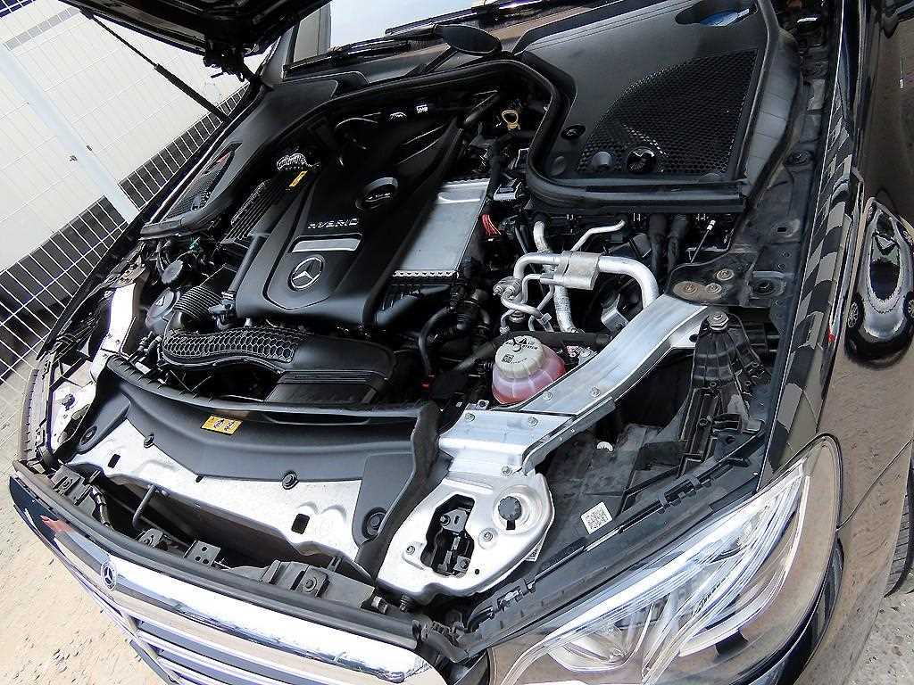 Mercedes-Benz E-Class — photo 19