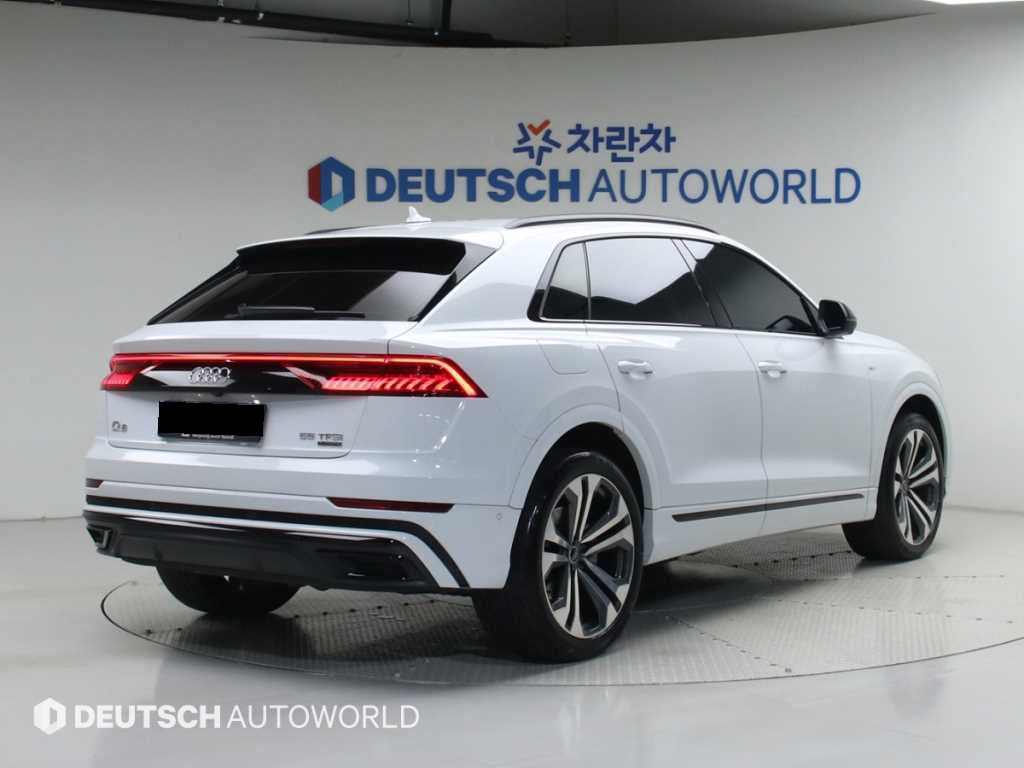 Audi Q8 — photo 02