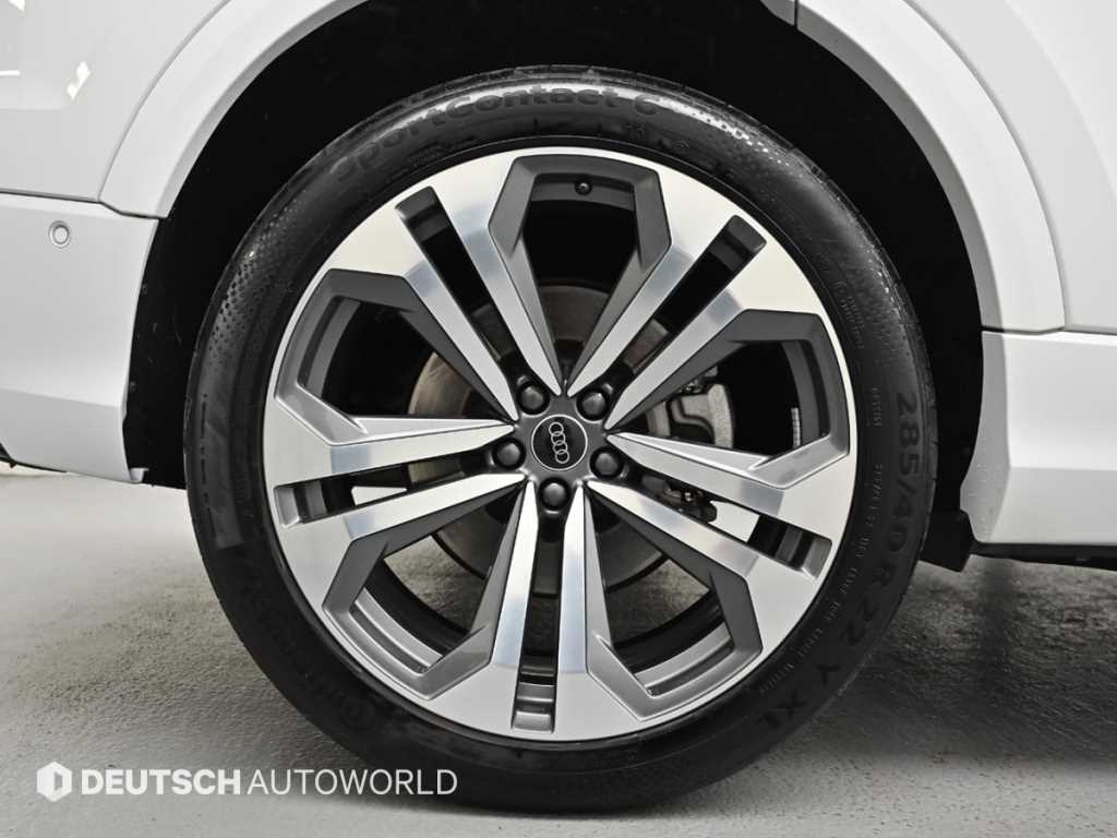 Audi Q8 — photo 05