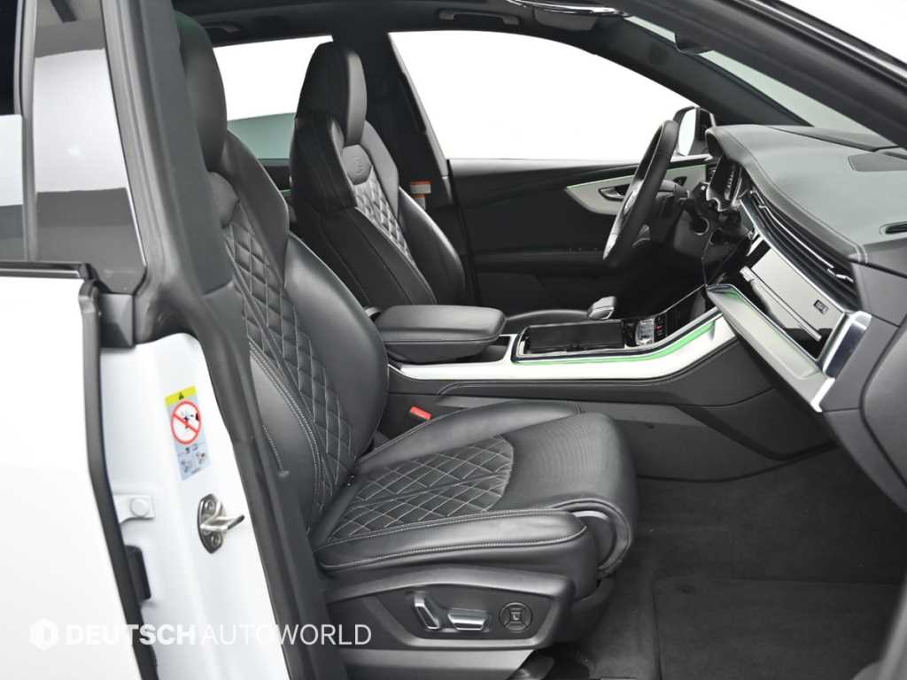 Audi Q8 — photo 10
