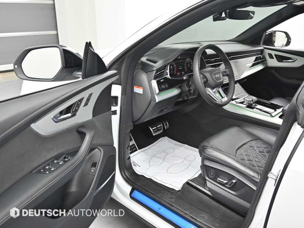 Audi Q8 — photo 11