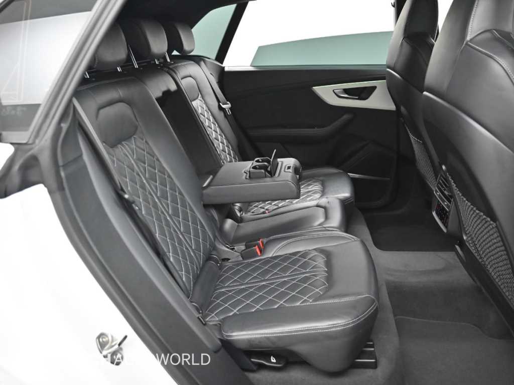 Audi Q8 — photo 12