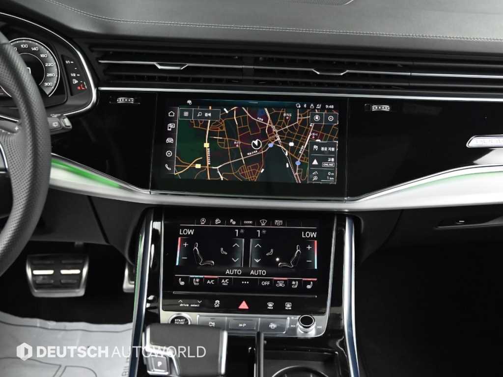 Audi Q8 — photo 14