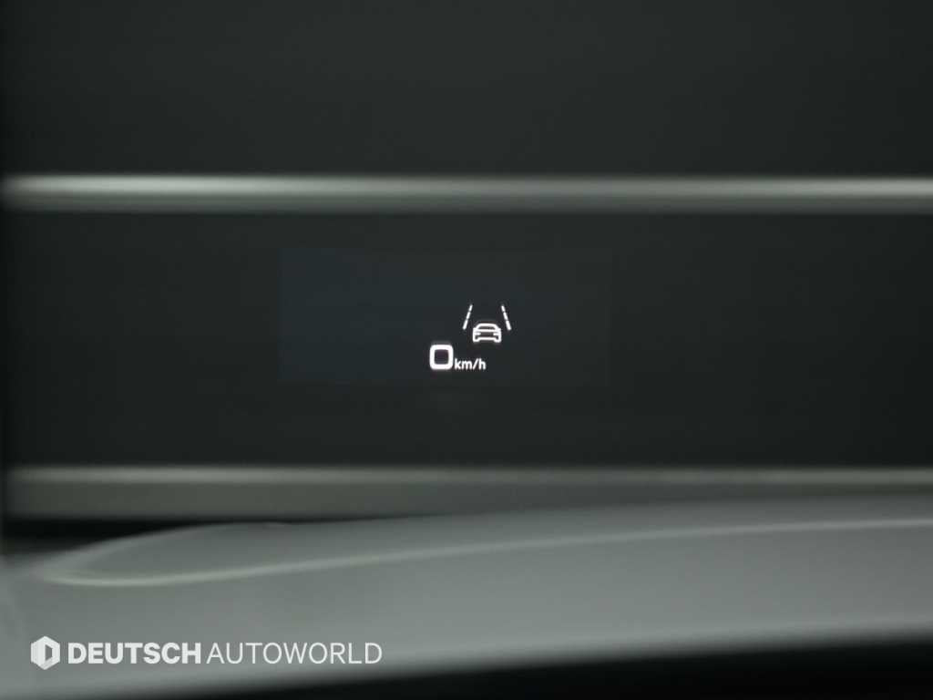Audi Q8 — photo 17
