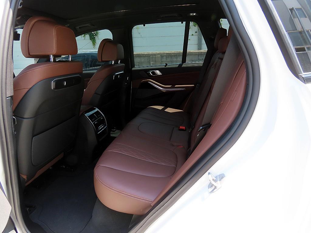 BMW X5 — photo 06
