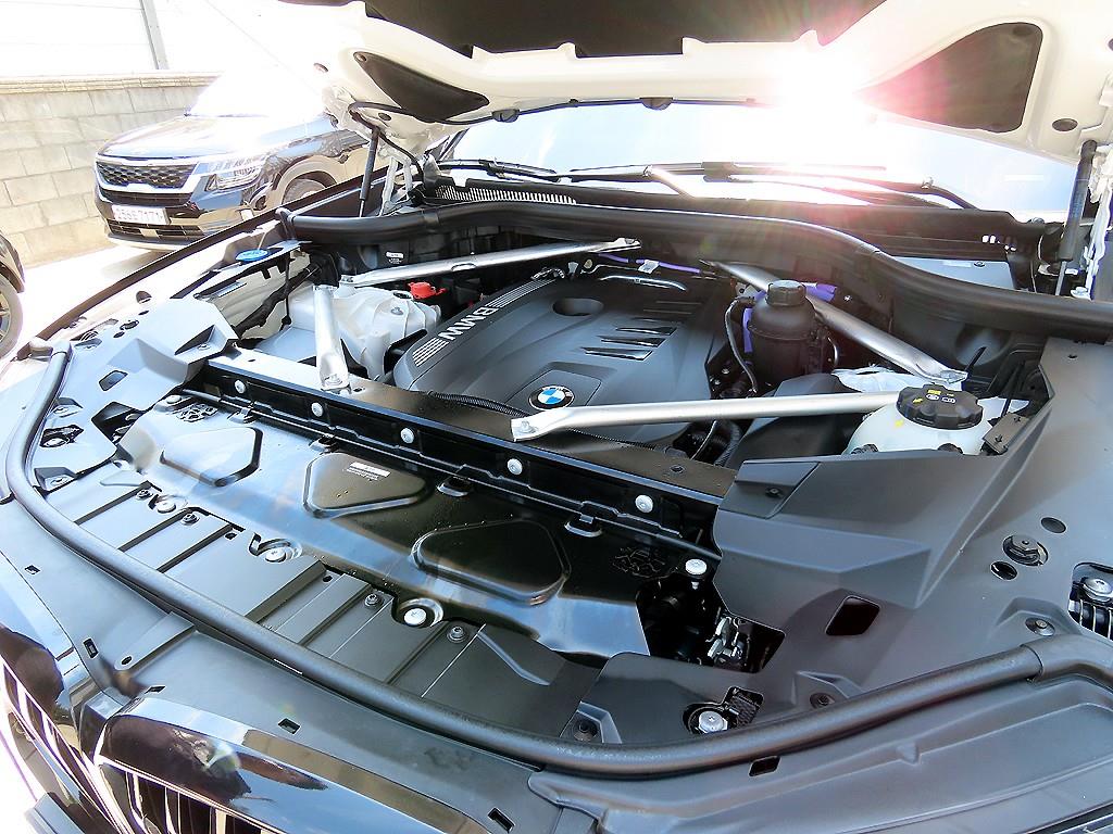 BMW X5 — photo 19
