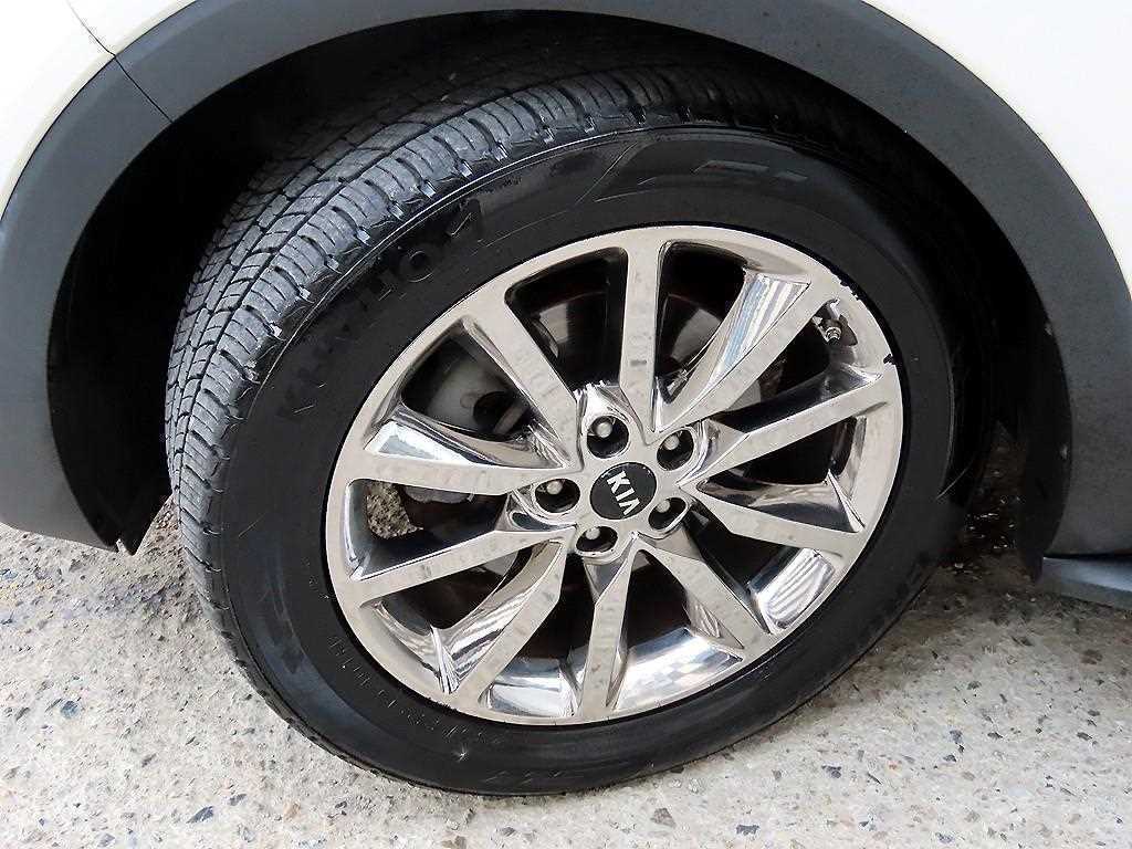 Kia Sorento — photo 20