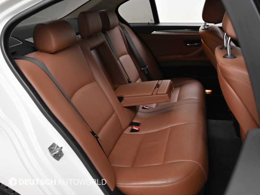 BMW 5-Series — photo 13