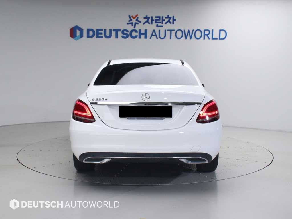 Mercedes-Benz C-Class — photo 04