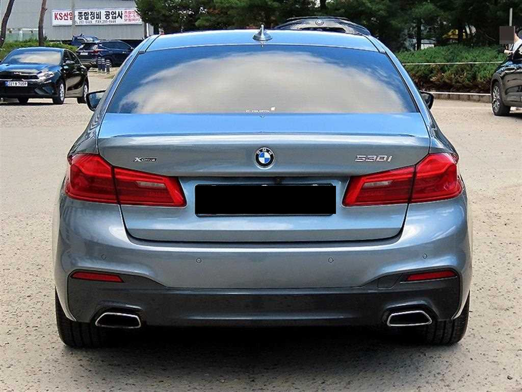BMW 5-Series — photo 04