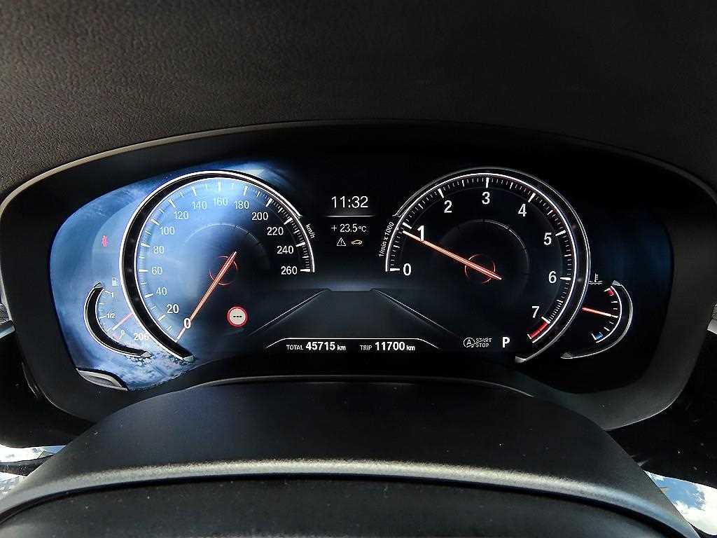 BMW 5-Series — photo 09
