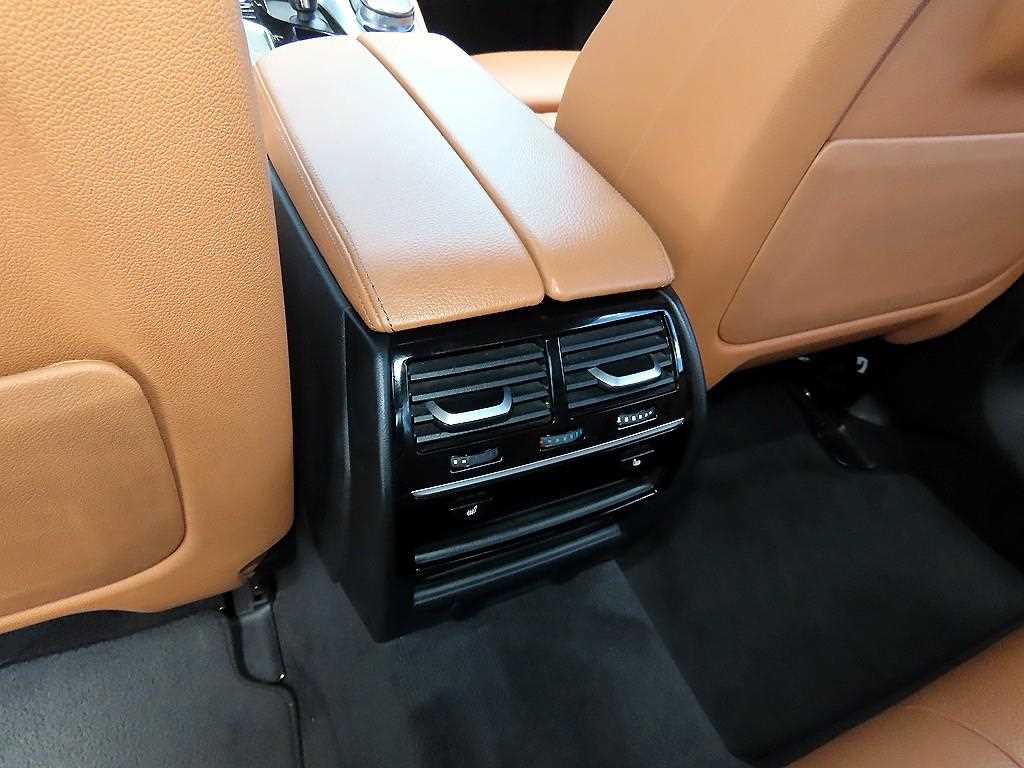 BMW 5-Series — photo 16