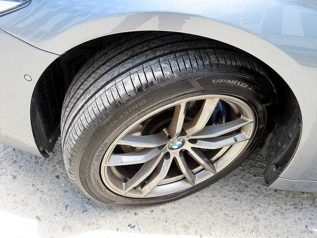 BMW 5-Series — photo 20