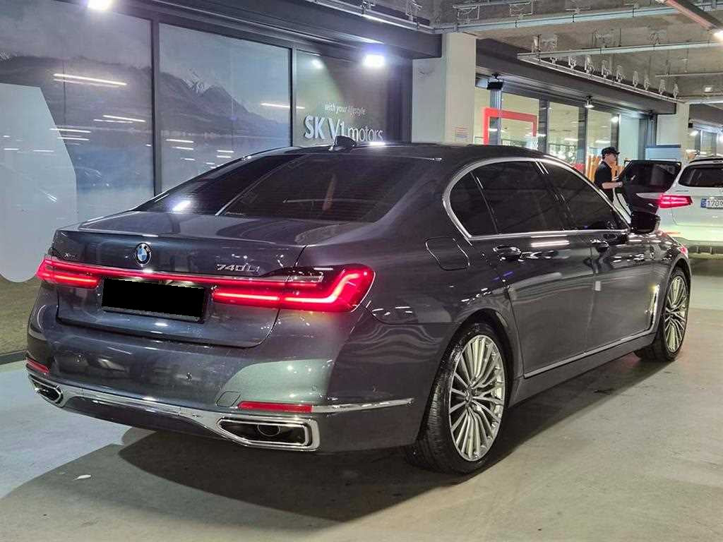BMW 7-Series — photo 04