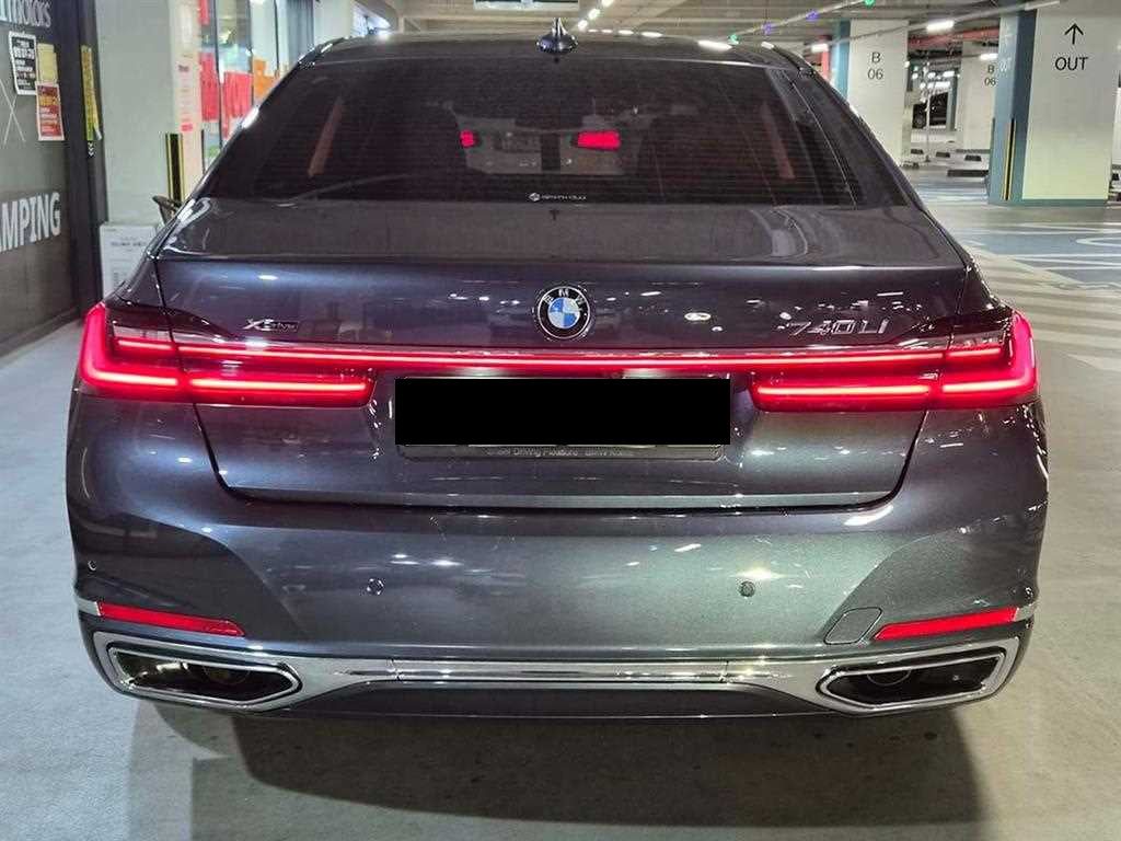 BMW 7-Series — photo 05