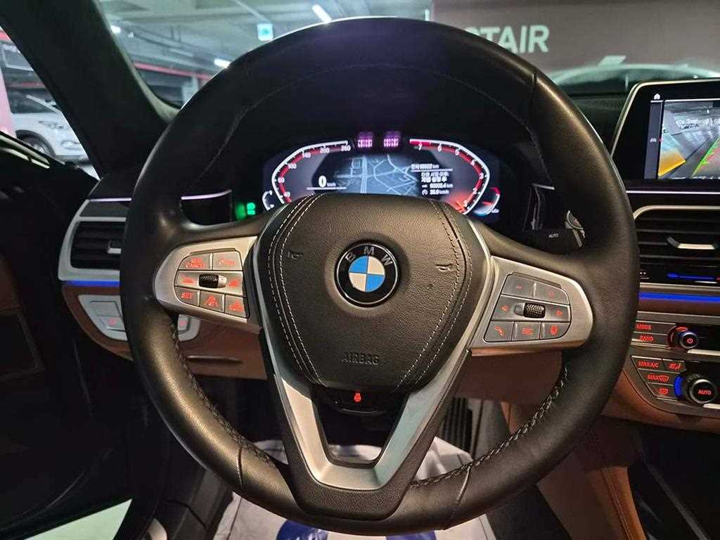 BMW 7-Series — photo 08