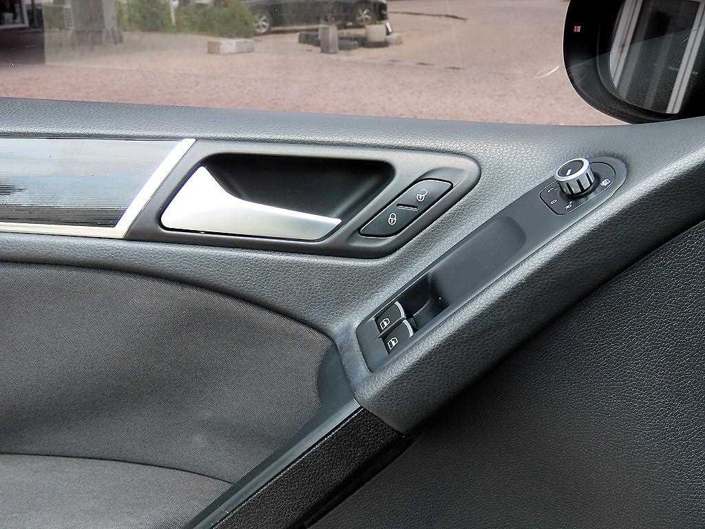 Volkswagen Golf — photo 11