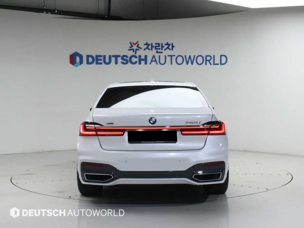 BMW 7-Series — photo 04