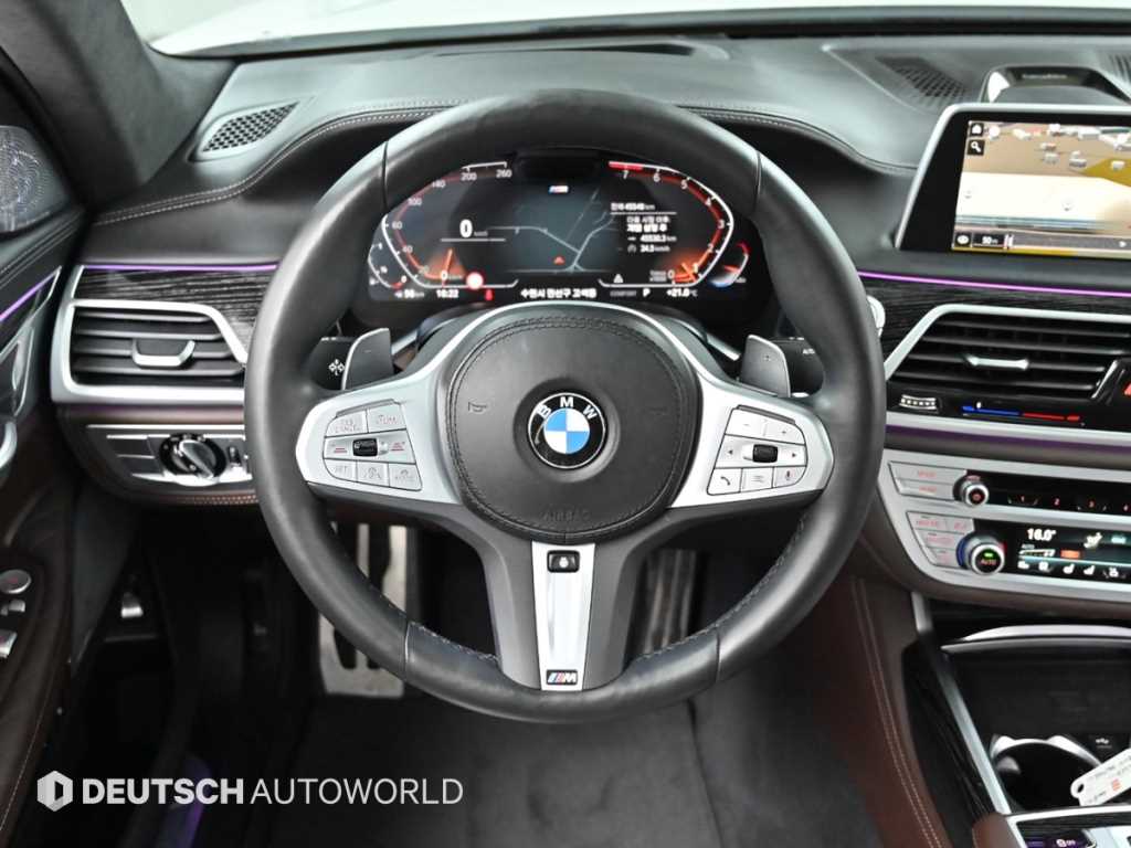 BMW 7-Series — photo 13