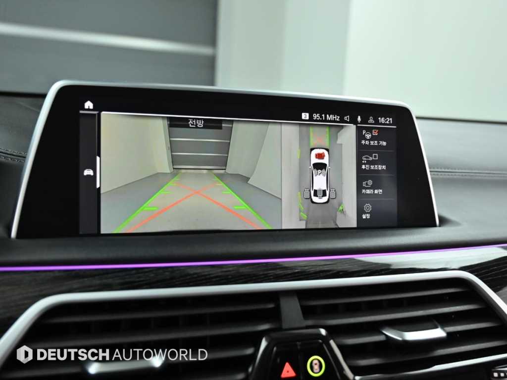 BMW 7-Series — photo 15