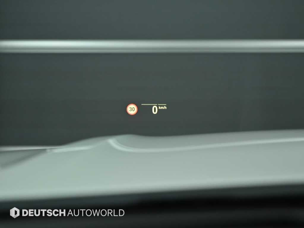 BMW 7-Series — photo 17