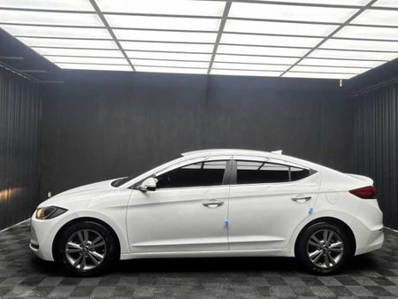 Hyundai Avante — photo 02