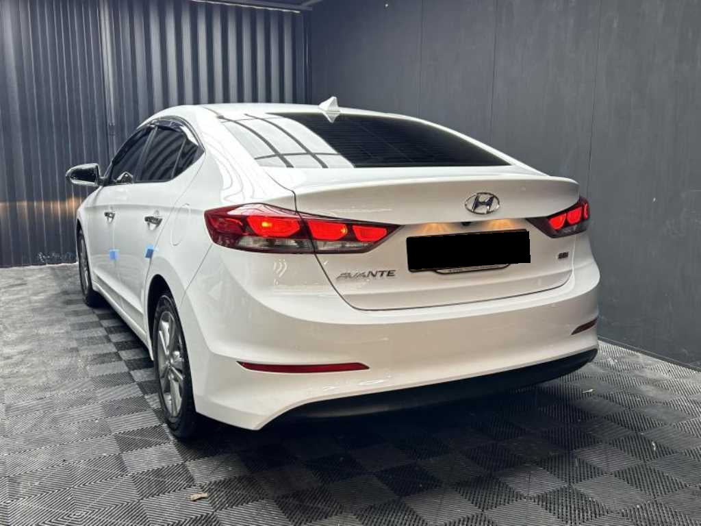 Hyundai Avante — photo 03