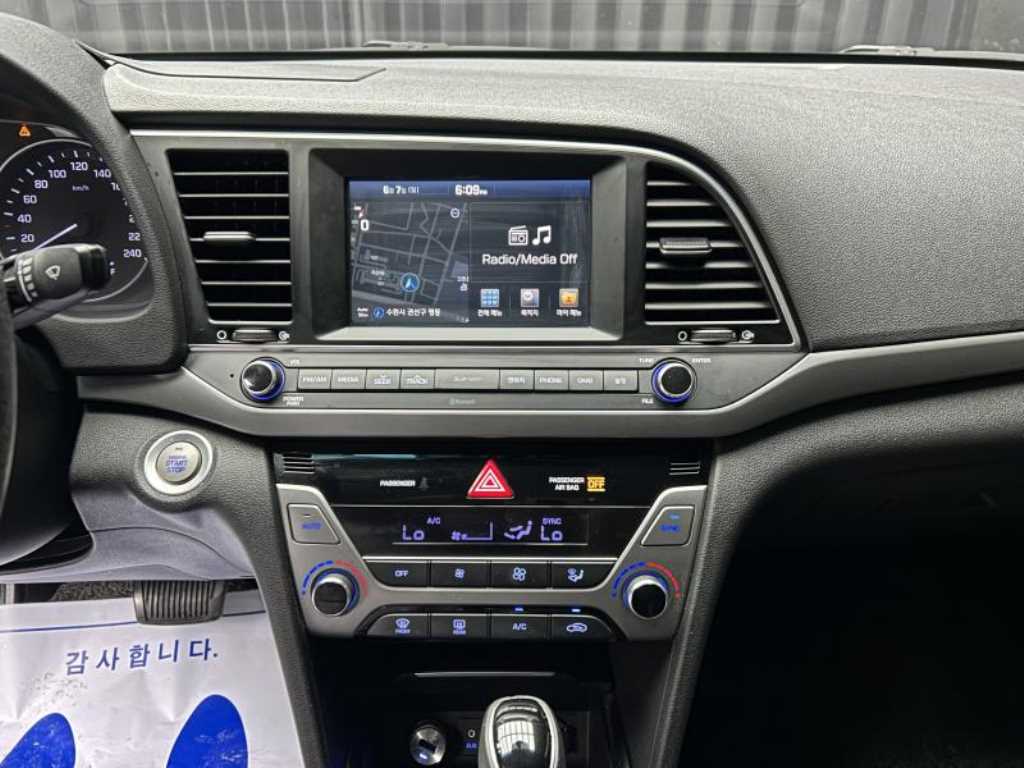 Hyundai Avante — photo 09