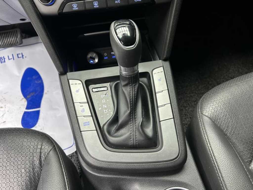 Hyundai Avante — photo 10