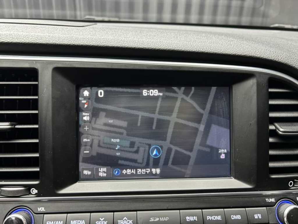 Hyundai Avante — photo 11