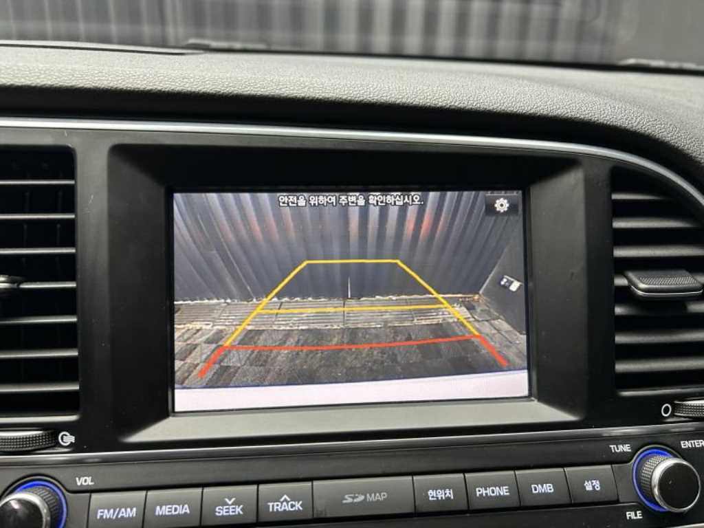 Hyundai Avante — photo 12
