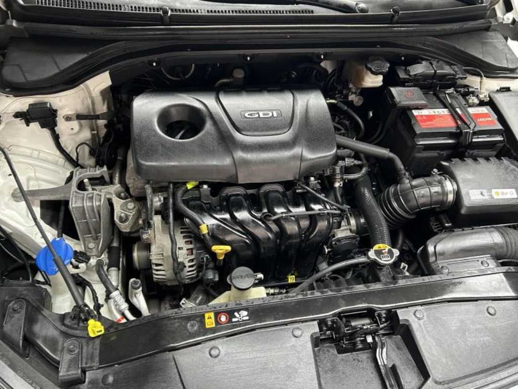 Hyundai Avante — photo 16