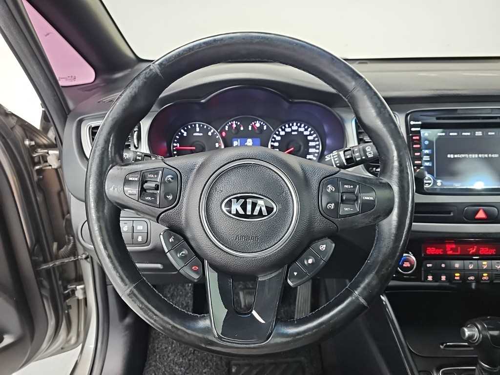 Kia Carens — photo 09