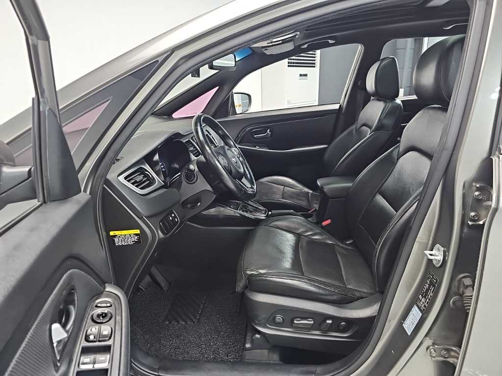 Kia Carens — photo 11