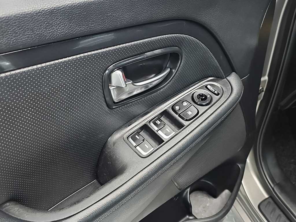 Kia Carens — photo 17