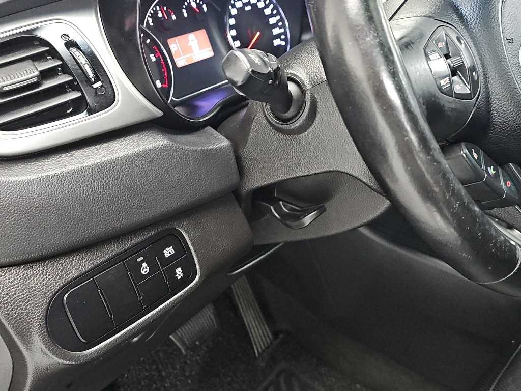 Kia Carens — photo 18