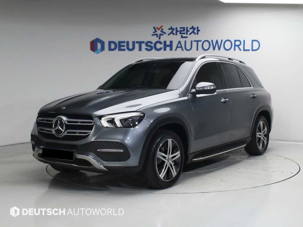 Mercedes-Benz GLE-Class — photo 02