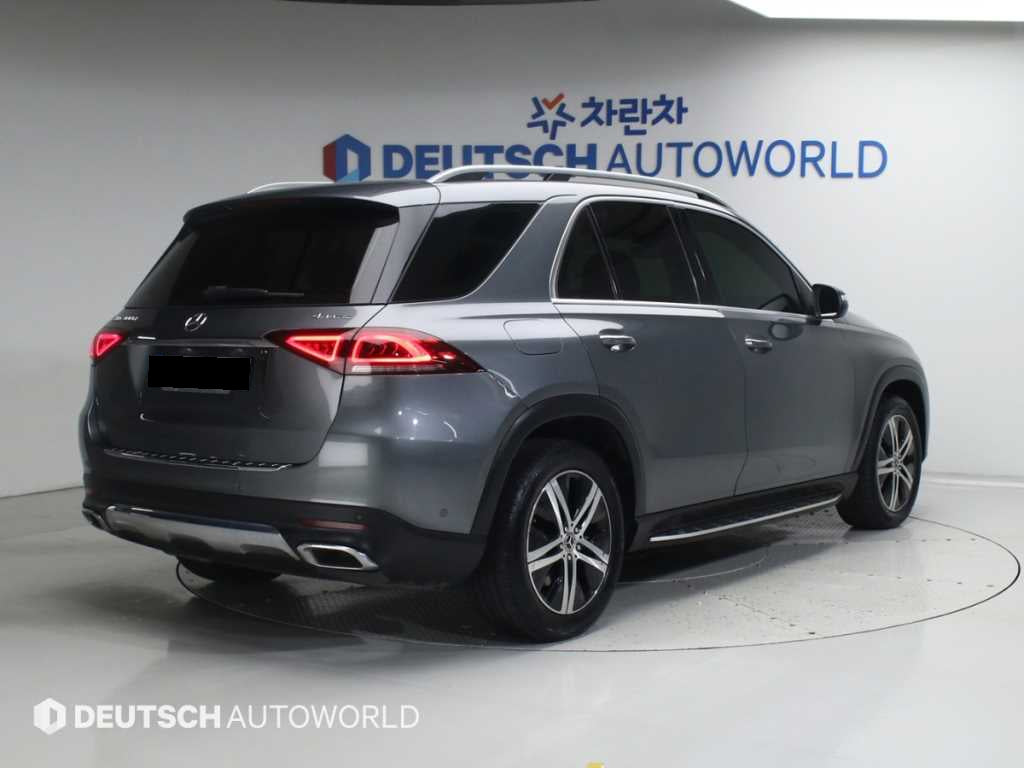 Mercedes-Benz GLE-Class — photo 04