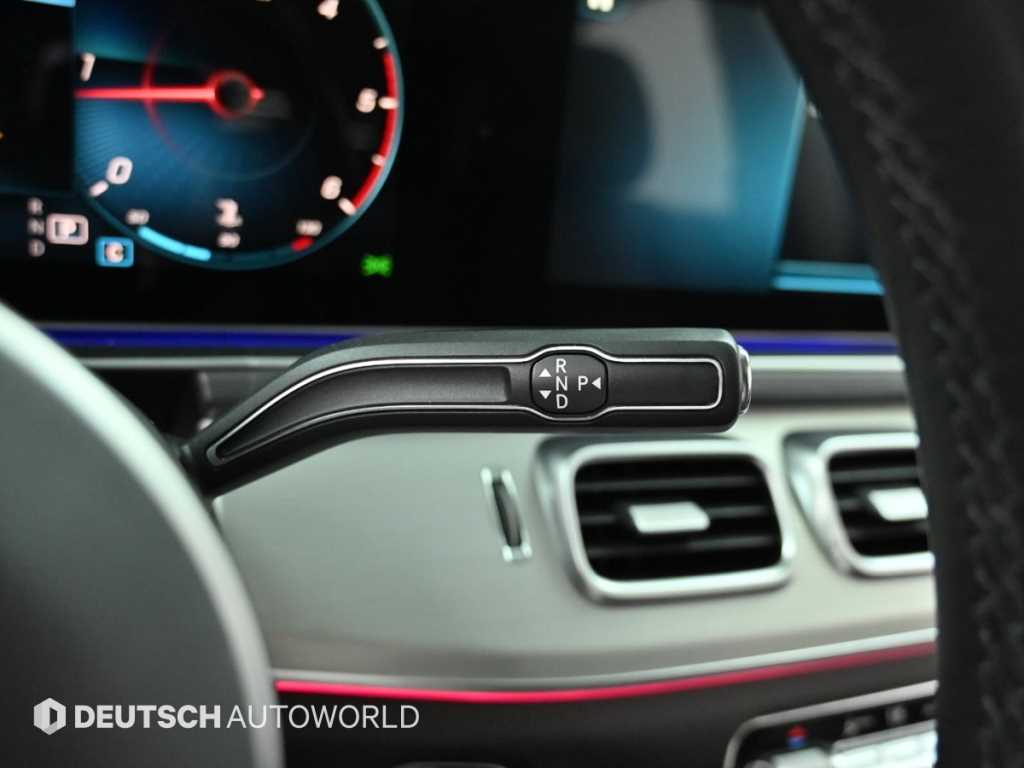 Mercedes-Benz GLE-Class — photo 09