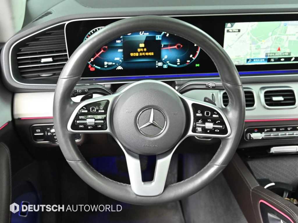 Mercedes-Benz GLE-Class — photo 13