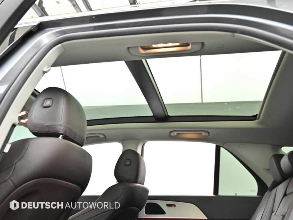 Mercedes-Benz GLE-Class — photo 18