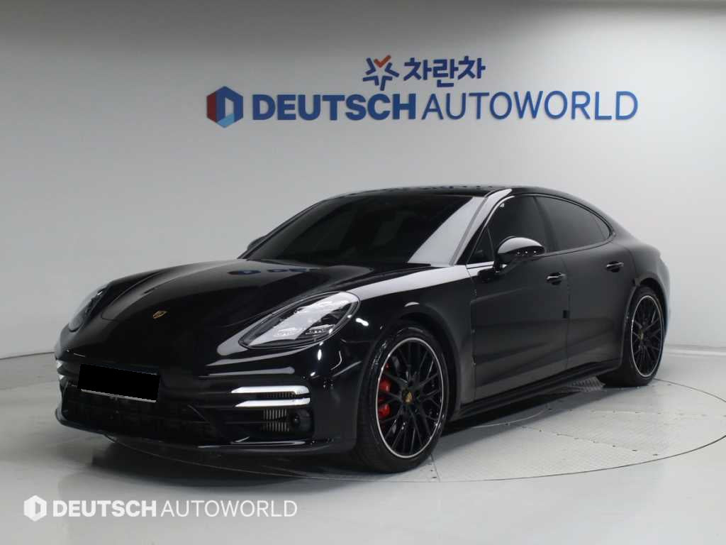Porsche Panamera — photo 01