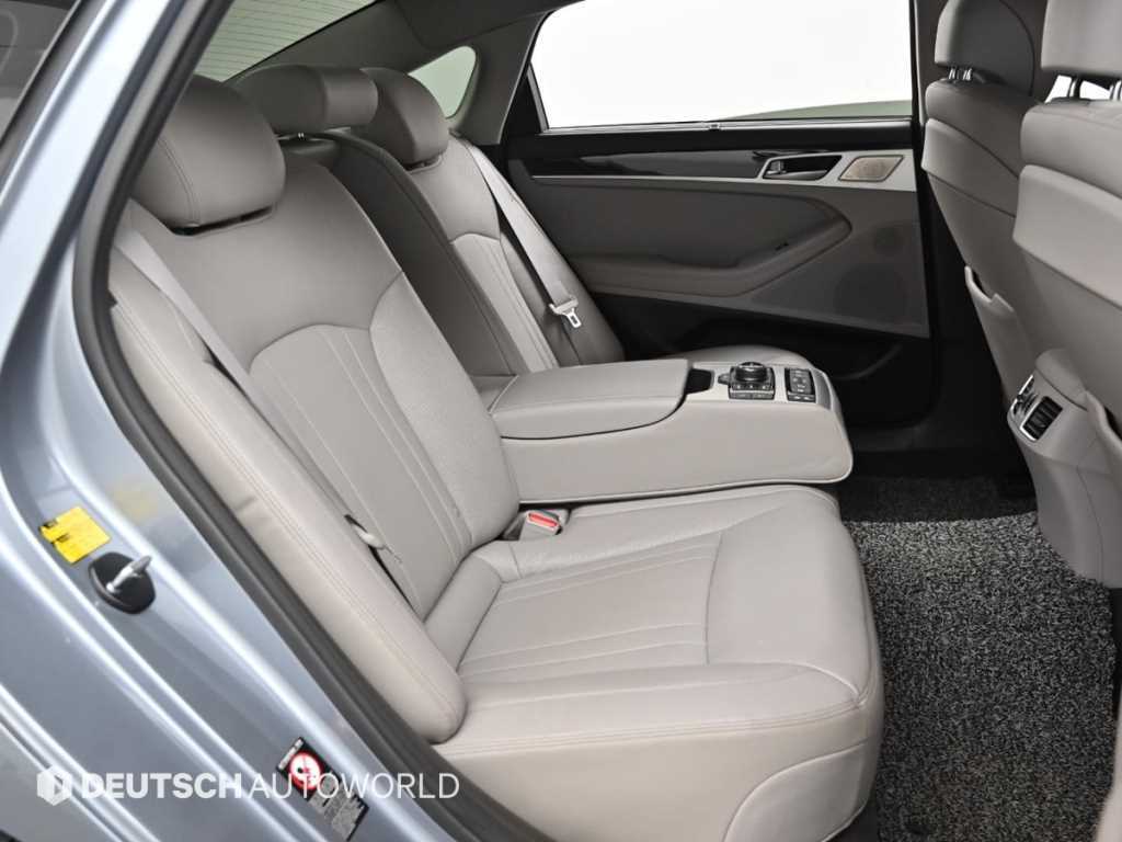 Genesis G80 — photo 12