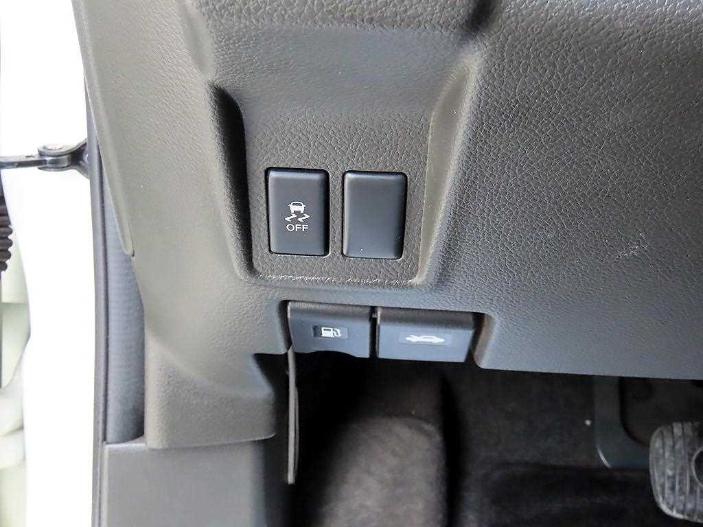 Nissan Cube — photo 12