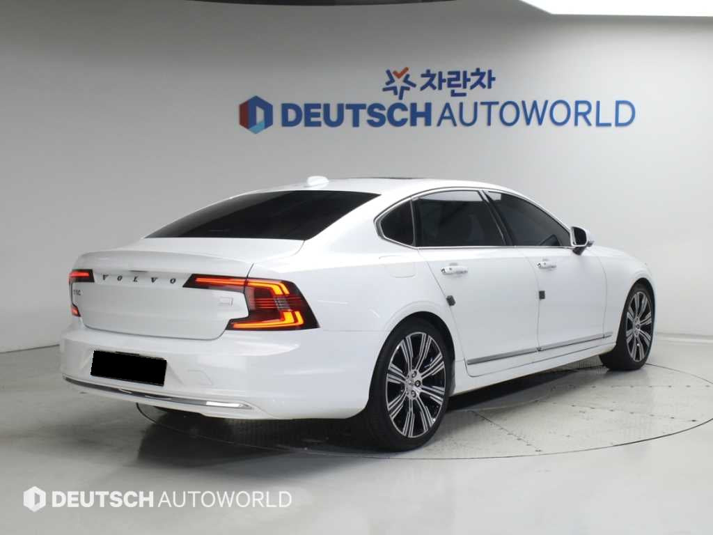 Volvo S90 — photo 02