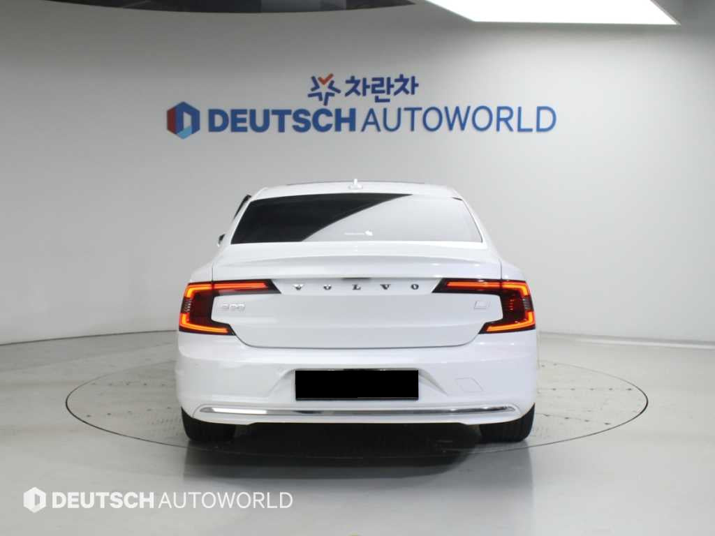 Volvo S90 — photo 04